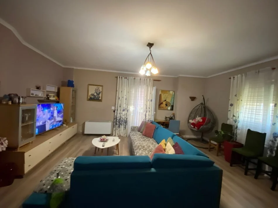 Tirane, jepet me qera apartament 2+1 Kati 1, 110 m² 110 € (Apartament 2 12tualete Kodra E Diellit)