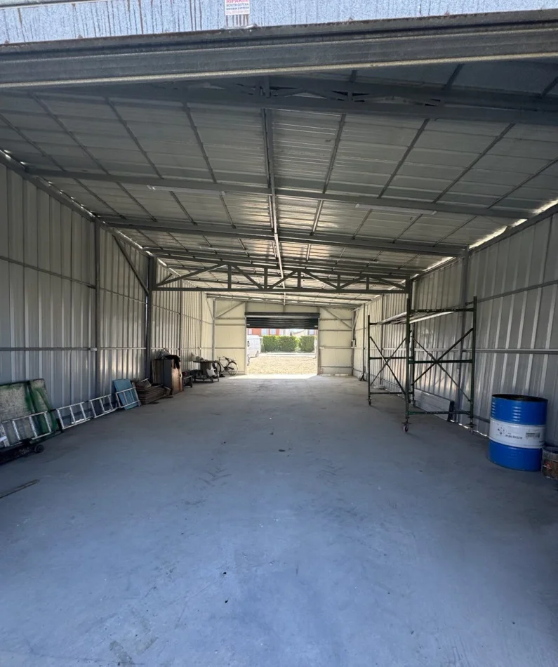 Tirane, jepet me qera magazine Kati 0, 140 m² 900 € (Tirana International Airport Mother Teresa)