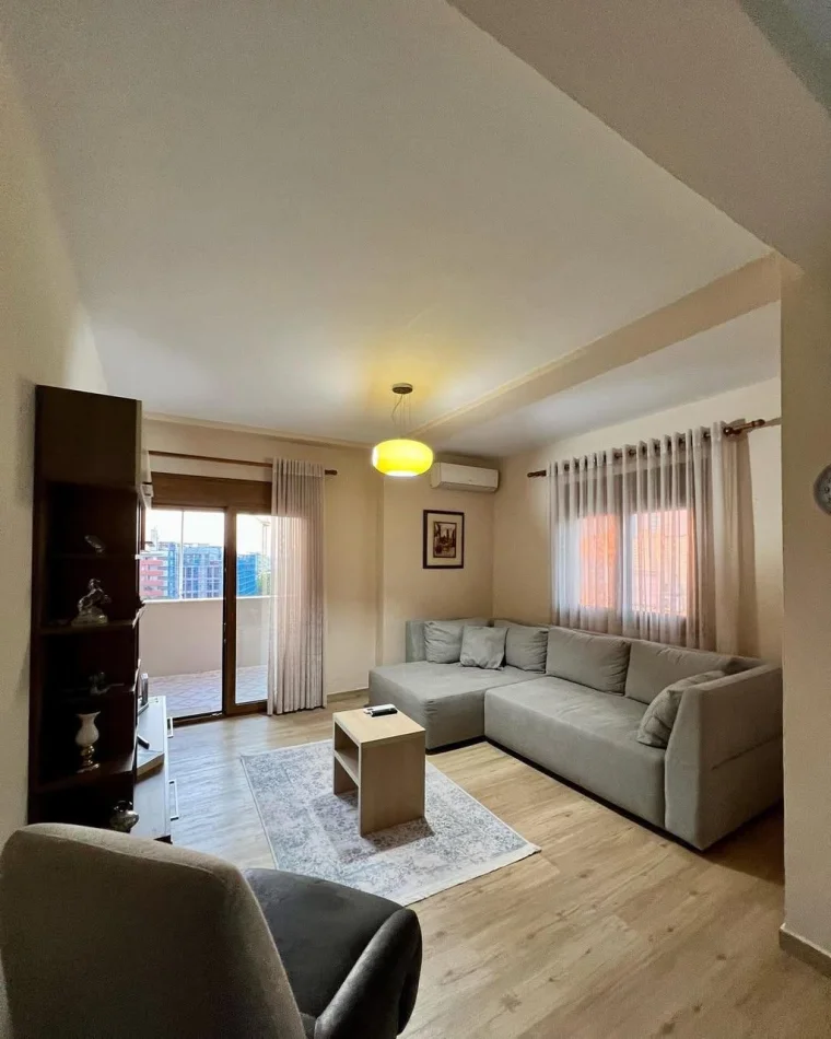 Tirane, jepet me qera apartament 1+1 Kati 8, 75 m² 800 € (Myslym Shyri)