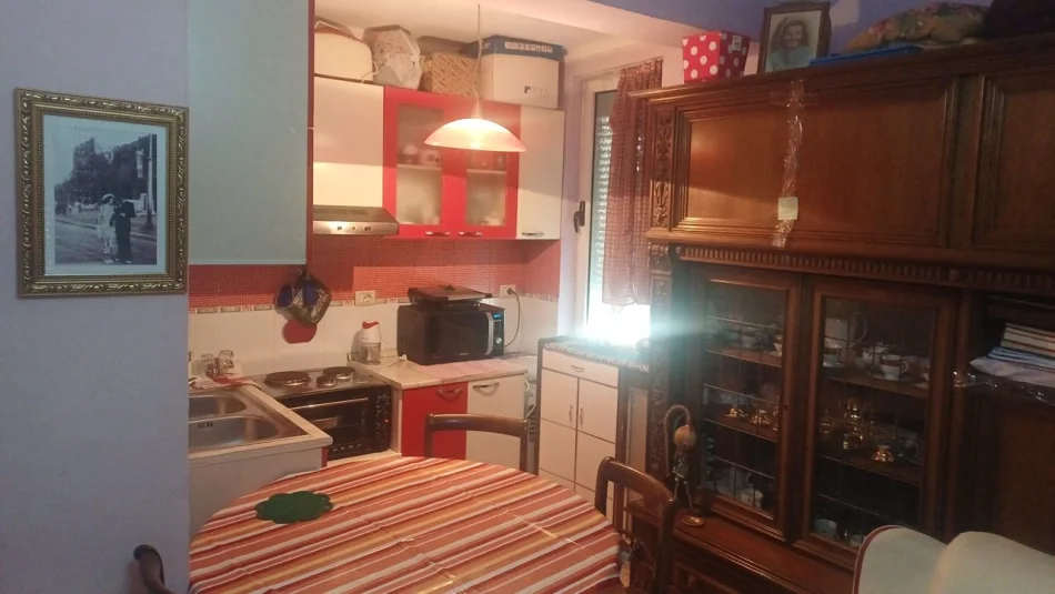 Tirane, jepet me qera apartament 1+1 Kati 3, 65 m² 400 € (Dhjetori)