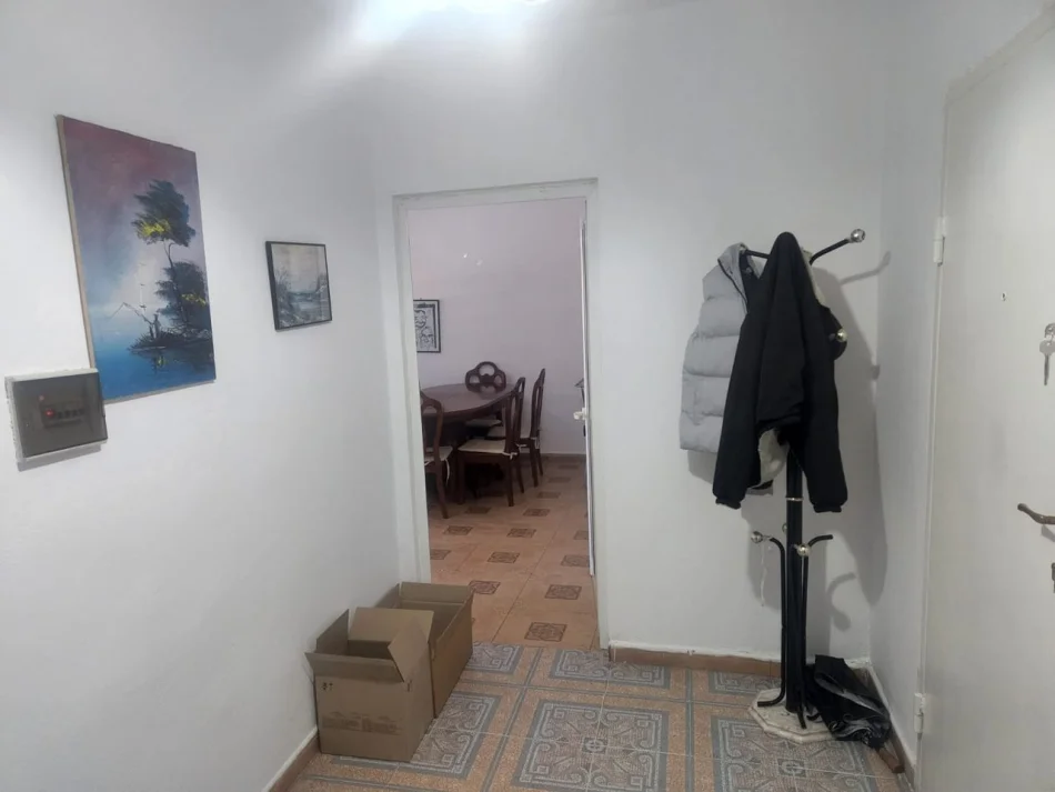 Tirane, jepet me qera apartament 1+1 Kati 4, 60 m² 450 € (Rruga Ali Demi)