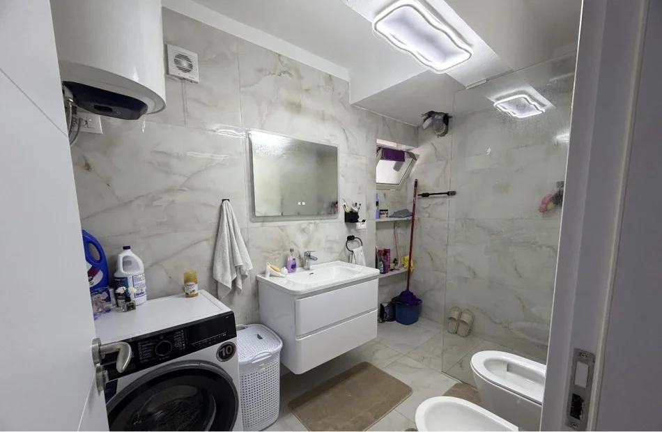 Tirane, jepet me qera apartament 2+1 Kati 3, 90 m² 850 € (Dhjetori)