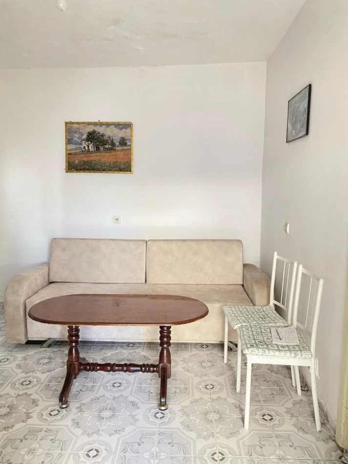 Tirane, jepet me qera apartament 1+1 Kati 1, 85 m² 300 € (Laprake)