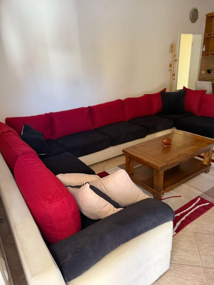 Tirane, jepet me qera apartament 3+1 Kati 2, 170 m² 550 € (Allias)