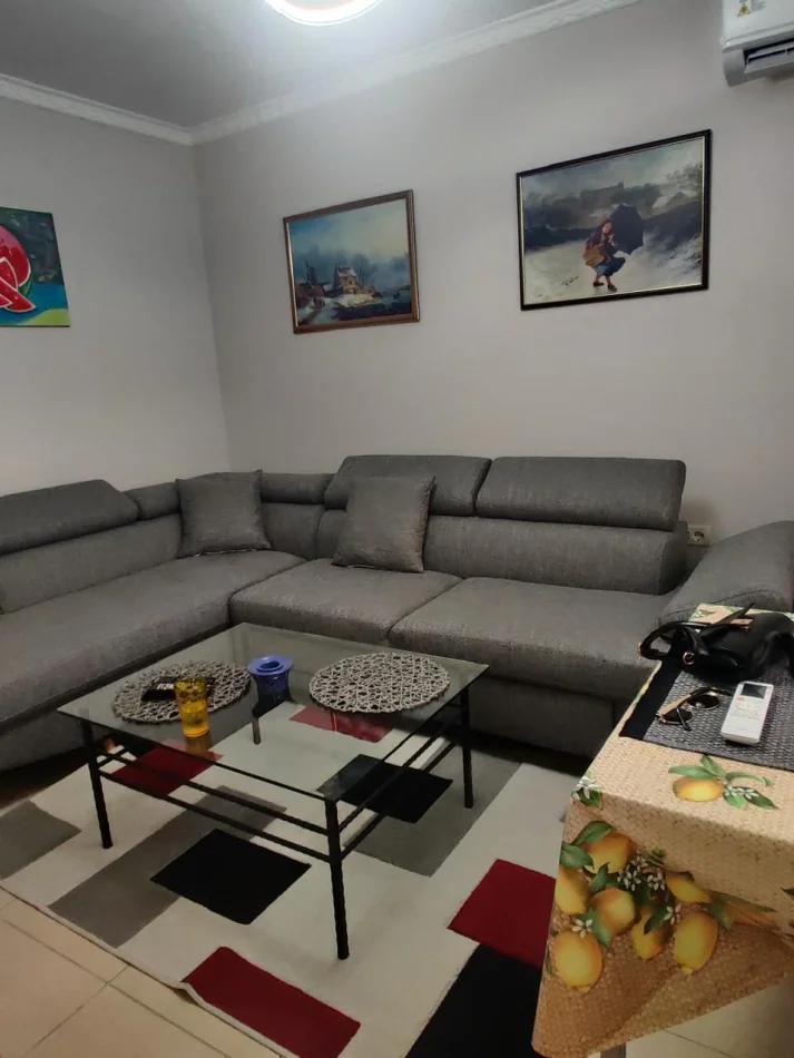 Tirane, jepet me qera apartament 2+1 Kati 2, 80 m² 600 € (Rruga E Durresit)