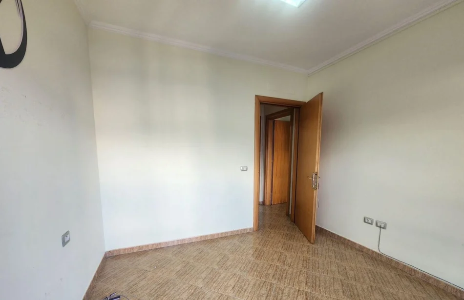 Tirane, jepet me qera ambjent biznesi Kati 6, 106 m² 700 € (Zogu I Zi)