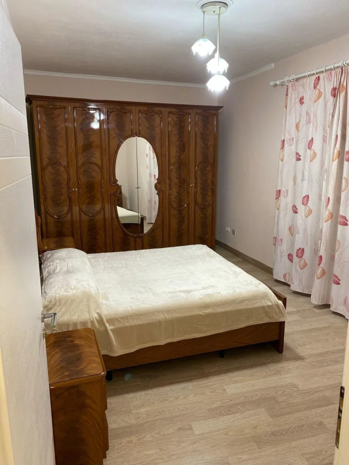 Tirane, shitet apartament 2+1 Kati 3, 210.000 € (Ish Ambasada Jugosllave)