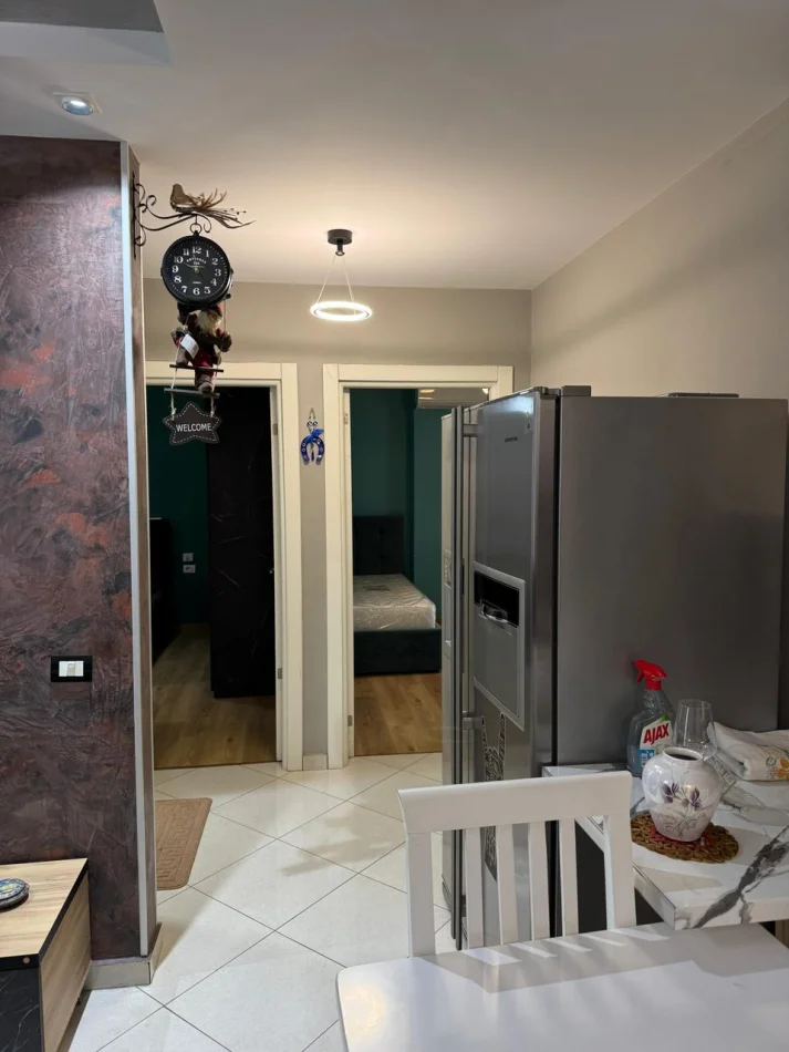 Tirane, jepet me qera apartament 2+1 Kati 3, 90 m² 550 € (Rruga Pinare)