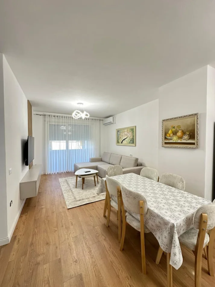 Tirane, jepet me qera apartament 2+1 Kati 1, 108 m² 700 € (700 €/muaj)