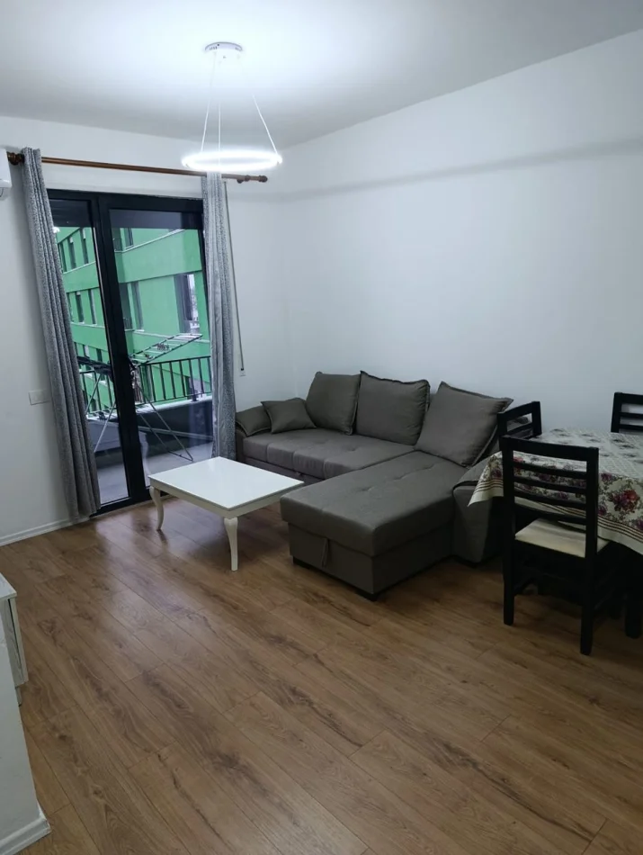 Tirane, jepet me qera apartament 1+1 Kati 4, 55 m² 450 € (Rruga 5 Maji)