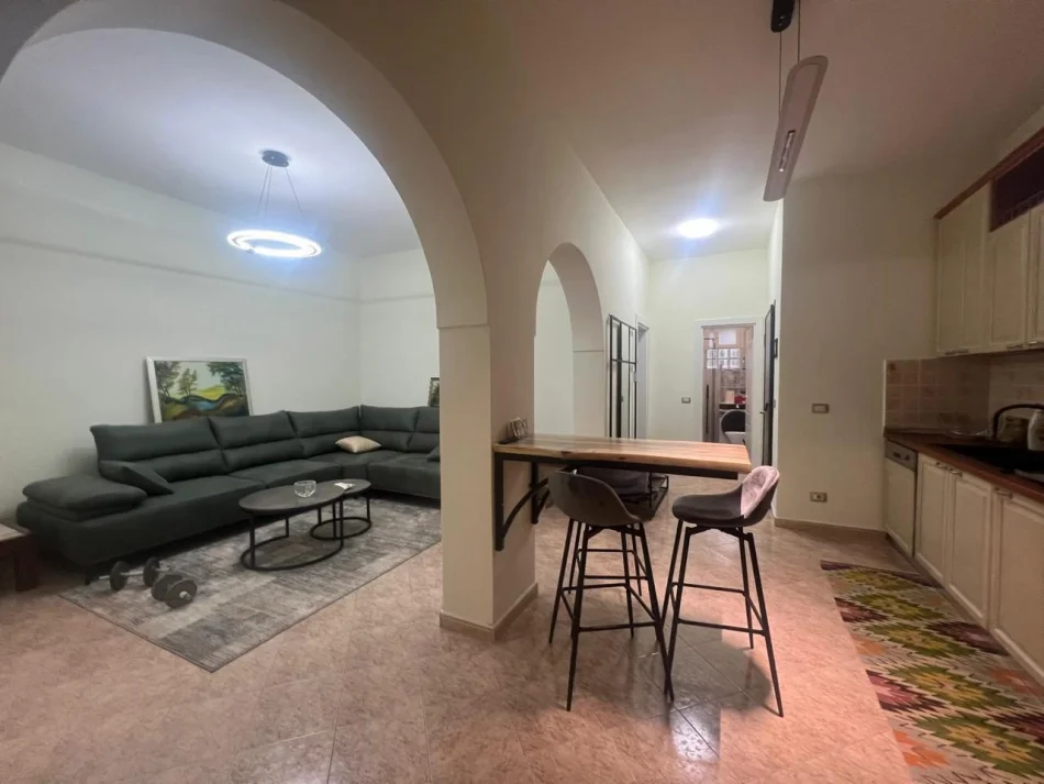 Tirane, jepet me qera apartament 3+1 Kati 4, 105 m² 750 € (Vasil Shanto)