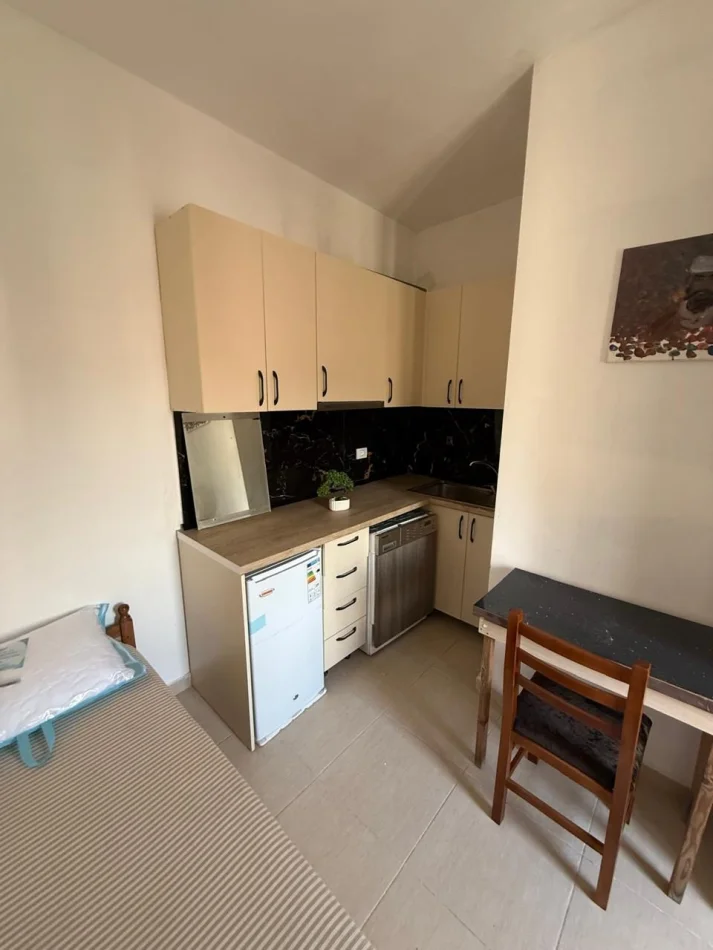 Tirane, jepet me qera apartament 1+1 Kati 2, 25 m² 250 € (Qytet Studenti)