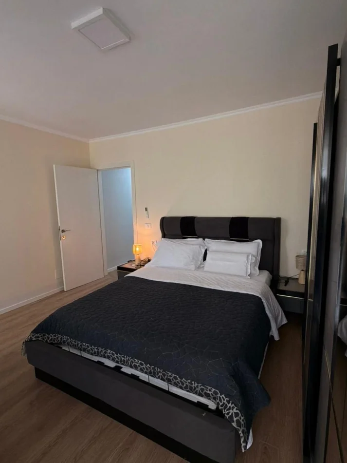 Tirane, jepet me qera apartament 2+1 Kati 5, 80 m² 750 € (Rruga e Durrësit)