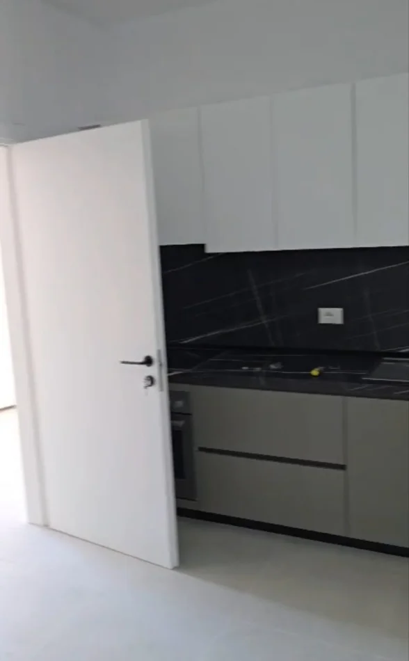 Tirane, jepet me qera apartament 1+1 Kati 2, 65 m² 450 € (Rruga 5 Maji)