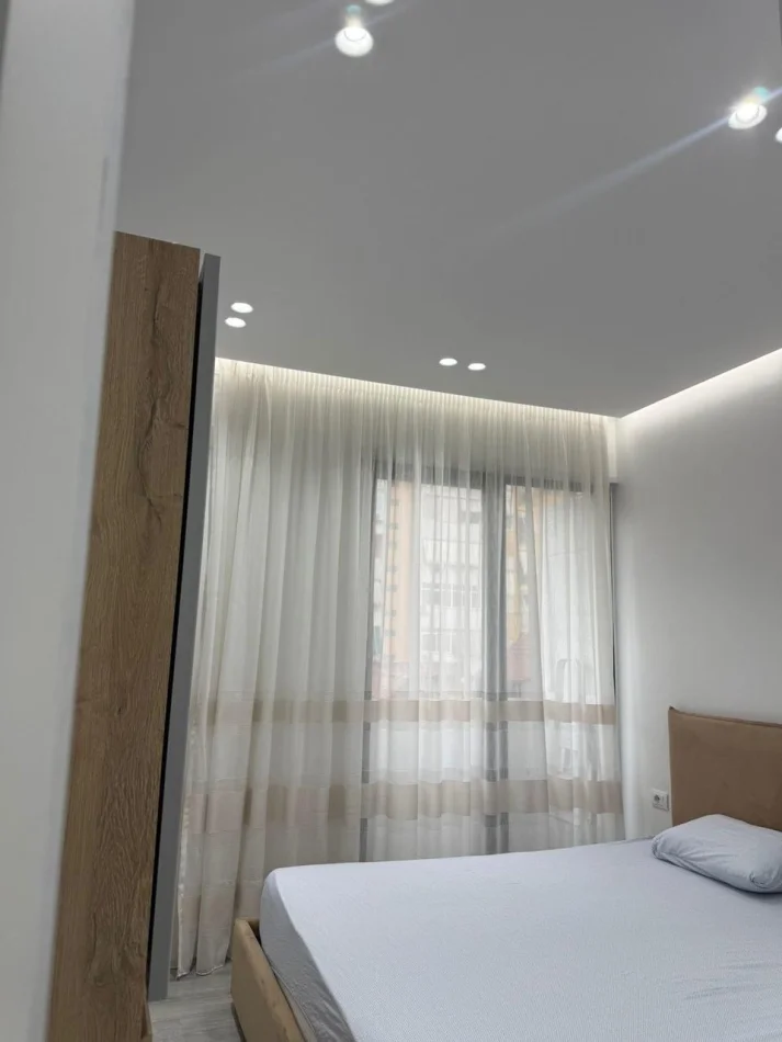 Tirane, jepet me qera apartament 1+1 Kati 4, 72 m² 650 € (Rruga Siri Kodra)