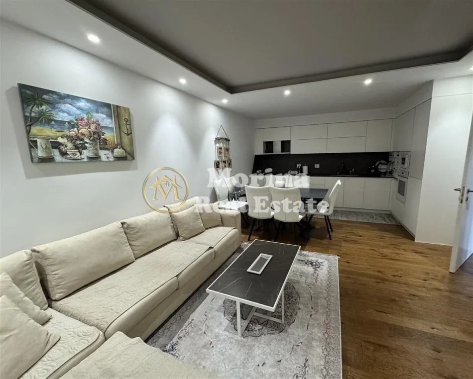 Tirane, jepet me qera apartament 3+1 Kati 1, 370 m² 1.500 € (Laknas)