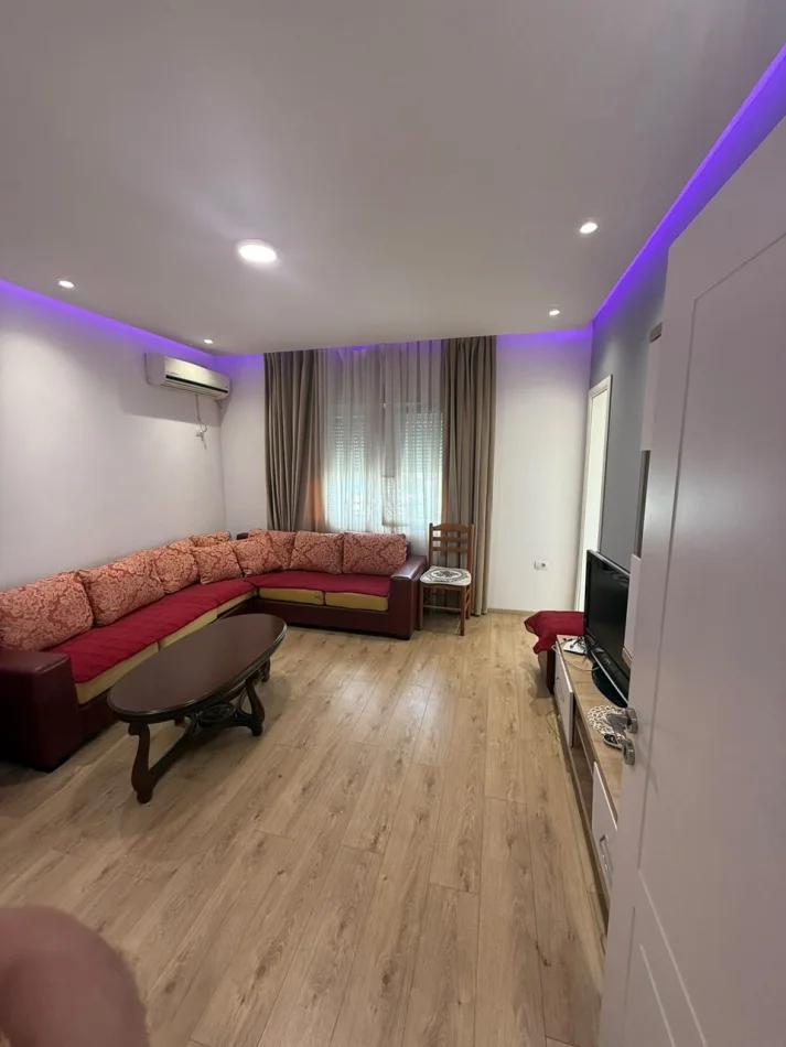 Tirane, jepet me qera apartament 1+1 Kati 3, 65 m² 480 € (Rruga Don Bosko)