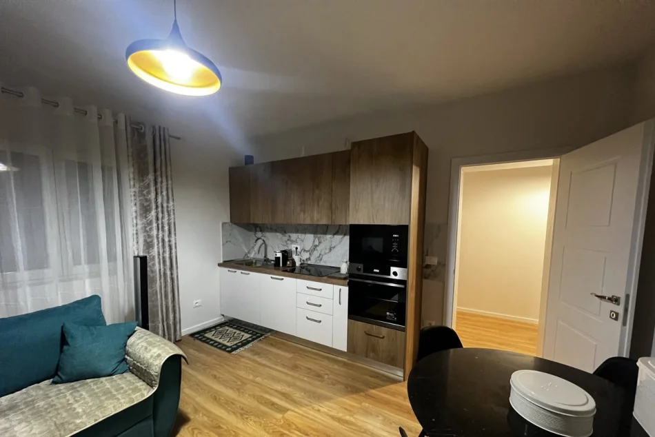 Tirane, jepet me qera apartament 1+1 Kati 1, 65 m² 600 € (Tregu Elektrik)