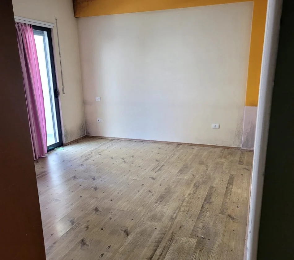 Tirane, jepet me qera apartament 2+1 Kati 1, 102 m² 600 € (Liqeni i Thatë)