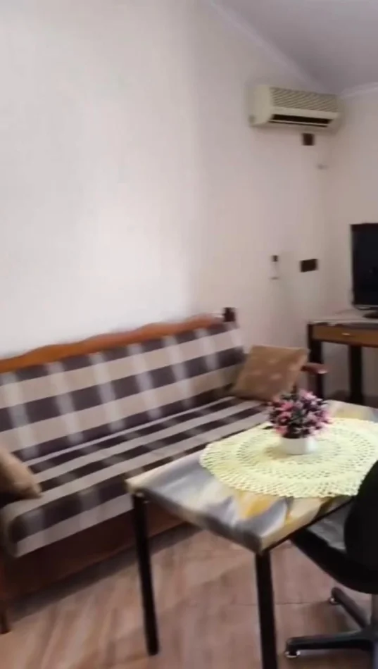 Tirane, jepet me qera apartament 1+1 Kati 6, 60 m² 400 € (Rruga Reshit Petrela)