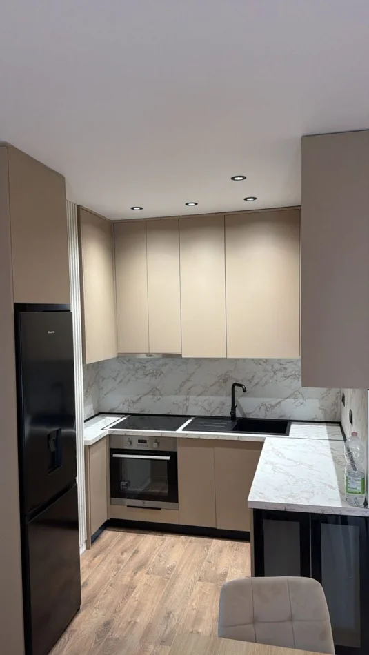 Tirane, jepet me qera apartament 2+1 Kati 3, 95 m² 800 € (Xhamlliku)
