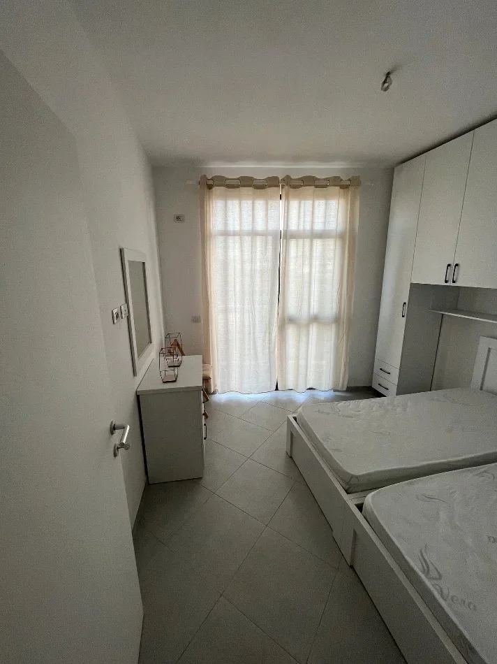 Tirane, jepet me qera apartament 1+1 Kati 7, 45 m² 420 € (QSUT)