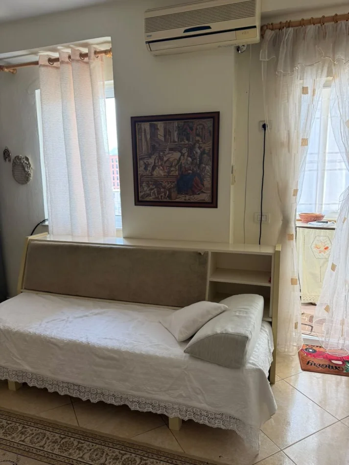 Tirane, jepet me qera apartament 1+1 Kati 6, 60 m² 400 € (Oxhaku)