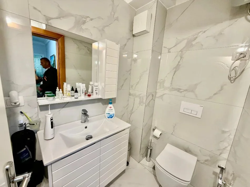Tirane, jepet me qera apartament 2+1 Kati 3, 75 m² 450 € (Pallati me Shigjeta)