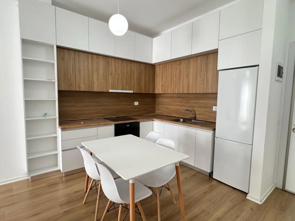 Tirane, jepet me qera apartament 1+1 Kati 5, 50 m² 390 € (Ali Demi)