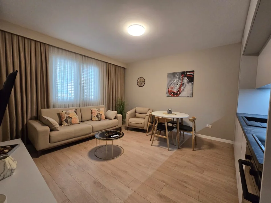 Tirane, jepet me qera apartament 2+1 Kati 5, 90 m² 850 € (Kisha Ortodokse Ungjillëzimi)