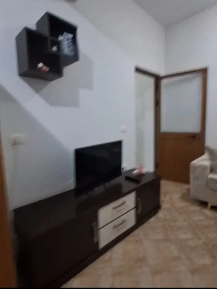 Tirane, jepet me qera apartament 1+1 Kati 1, 65 m² 400 € (Misto Mame)