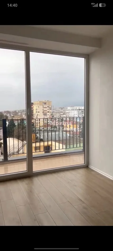 Tirane, jepet me qera apartament 1+1 Kati 5, 70 m² 450 € (Rruga Riza Cerova)