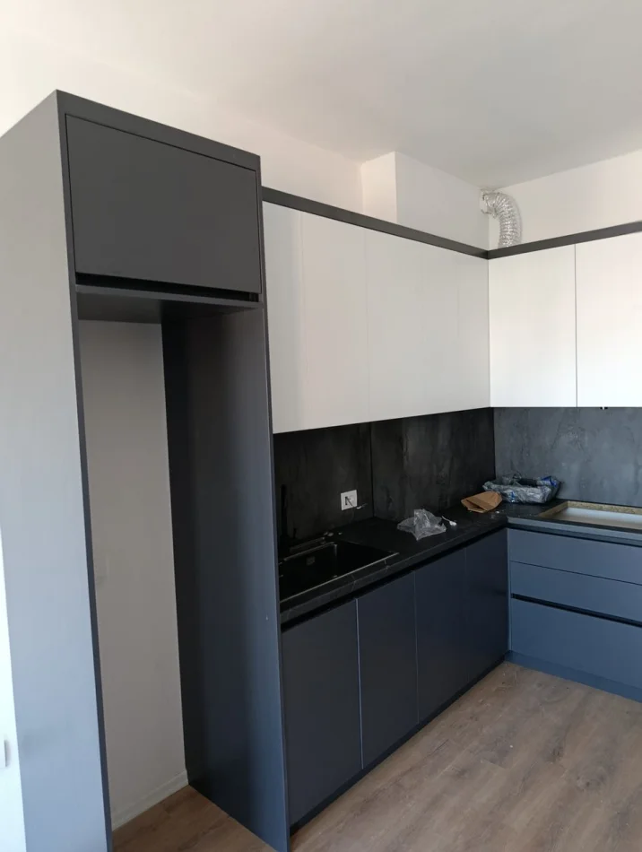 Tirane, jepet me qera apartament 2+1 Kati 8, 110 m² 600 € (Rruga 5 Maji)