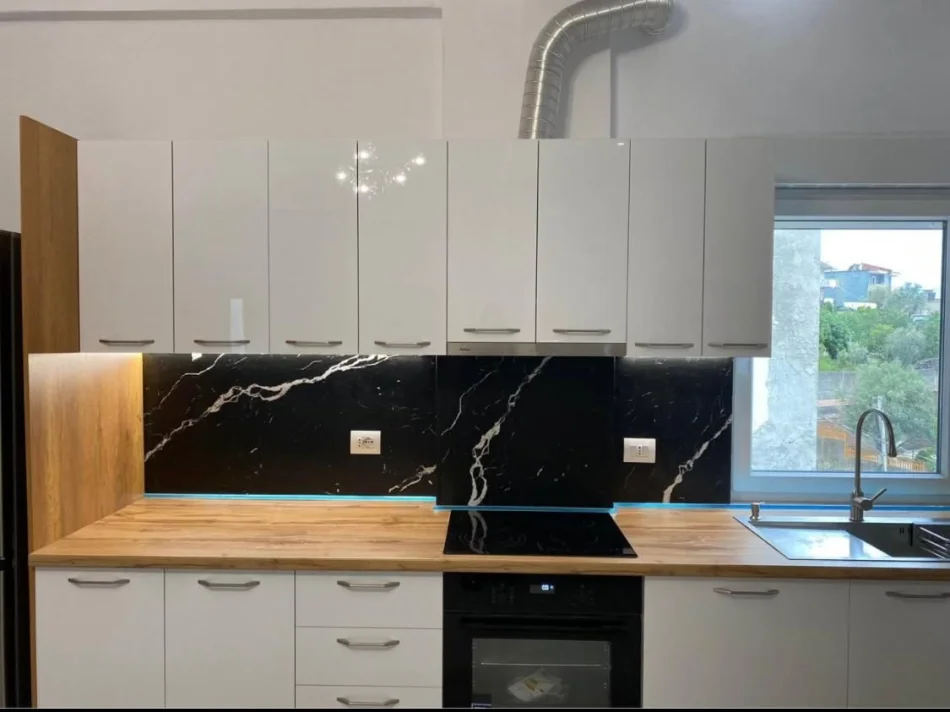 Tirane, jepet me qera apartament 2+1 Kati 3, 90 m² 500 € (Farkë)