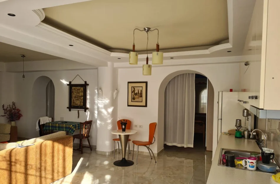 Tirane, jepet me qera apartament 2+1 Kati 1, 90 m² 500 € (Embassy of the United States)