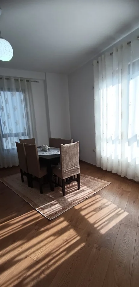 Tirane, jepet me qera apartament 1+1 Kati 7, 65 m² 700 € (Farmacia 10)
