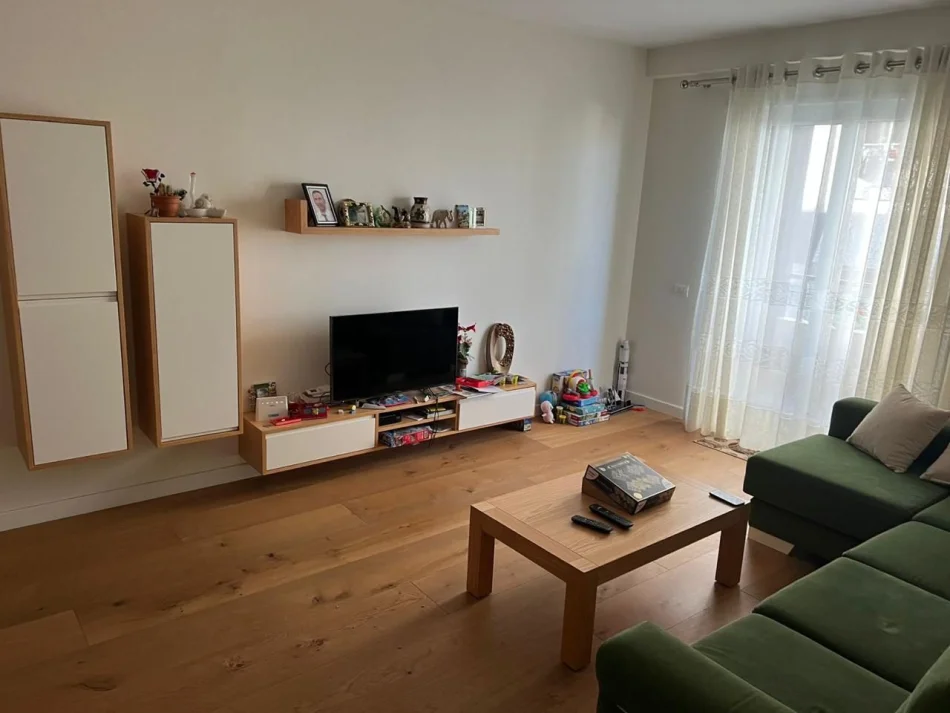 Tirane, shitet apartament 2+1 Kati 2, 225.000 € (Kinostudio)