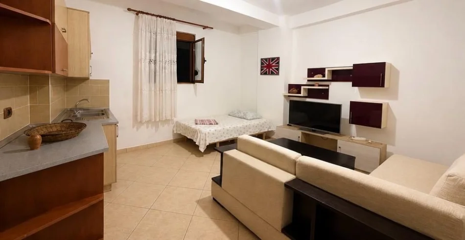 Tirane, jepet me qera apartament 1+1 Kati 1, 55 m² 300 € (Te Centrali Tirana)