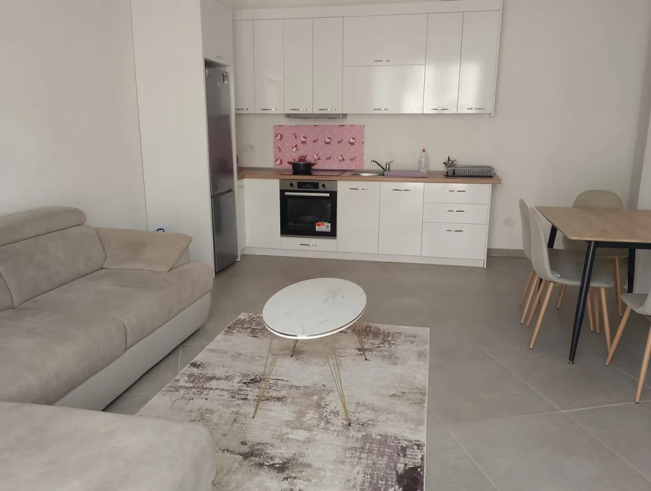 Tirane, jepet me qera apartament 2+1 Kati 4, 85 m² 500 € (Rruga 5 Maji)