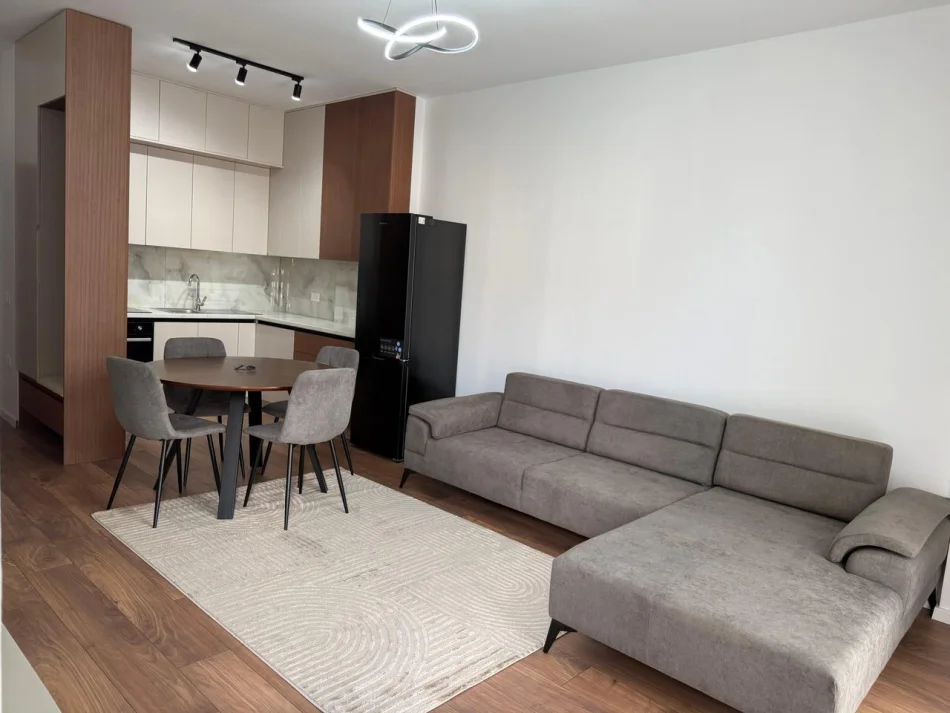 Tirane, jepet me qera apartament 1+1 Kati 3, 65 m² 500 € (Paskuqan)