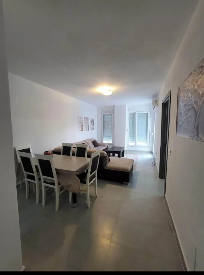 Tirane, jepet me qera apartament 2+1 Kati 3, 110 m² 450 € (Rruga 5 Maji)