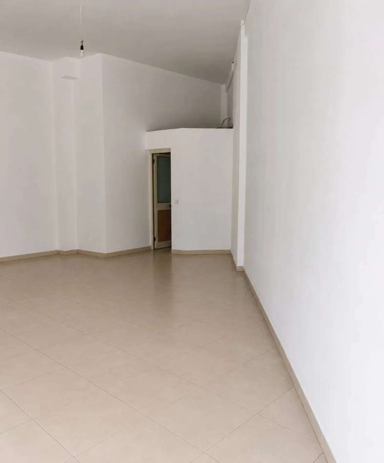 Tirane, shitet ambjent biznesi Kati 1, 54 m² 92.000 € (Astir)