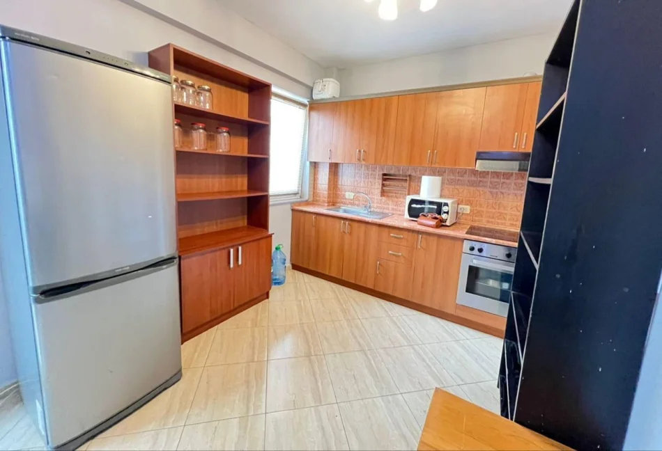 Tirane, jepet me qera apartament 1+1 Kati 5, 70 m² 520 € (Jordan Misja)