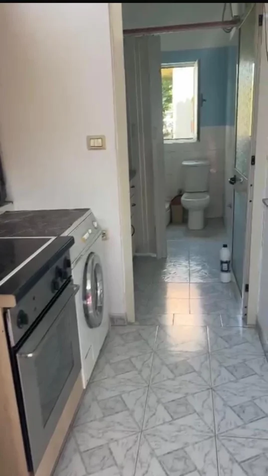 Tirane, jepet me qera apartament 2+1 Kati 2, 50 m² 270 € (American Hospital 3)