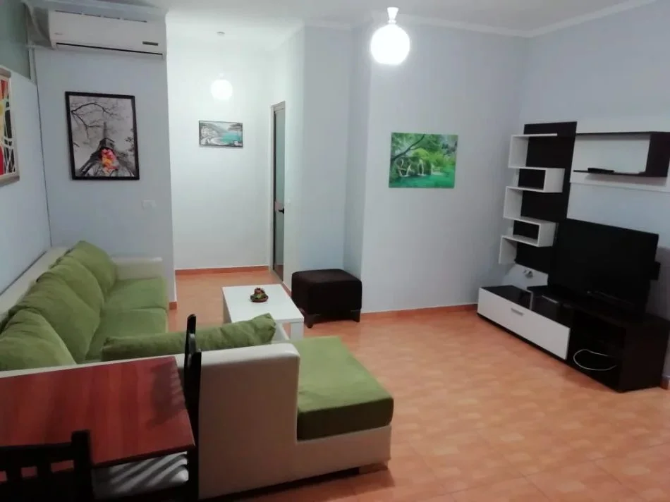 Tirane, jepet me qera apartament 1+1 Kati 2, 63 m² 350 € (Qyteti Studenti)
