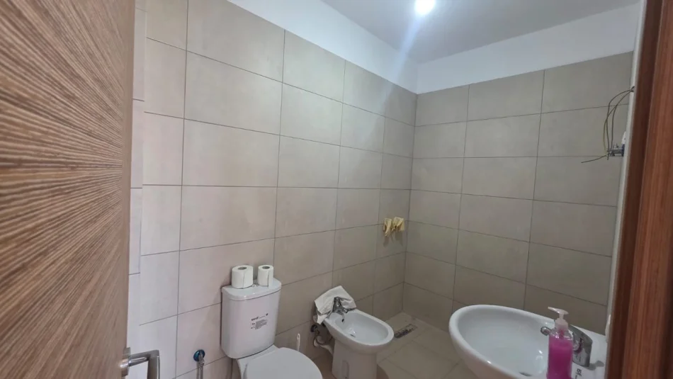 Tirane, jepet me qera apartament 2+1 Kati 2, 100 m² 500 € (Zgara 5 Maj)