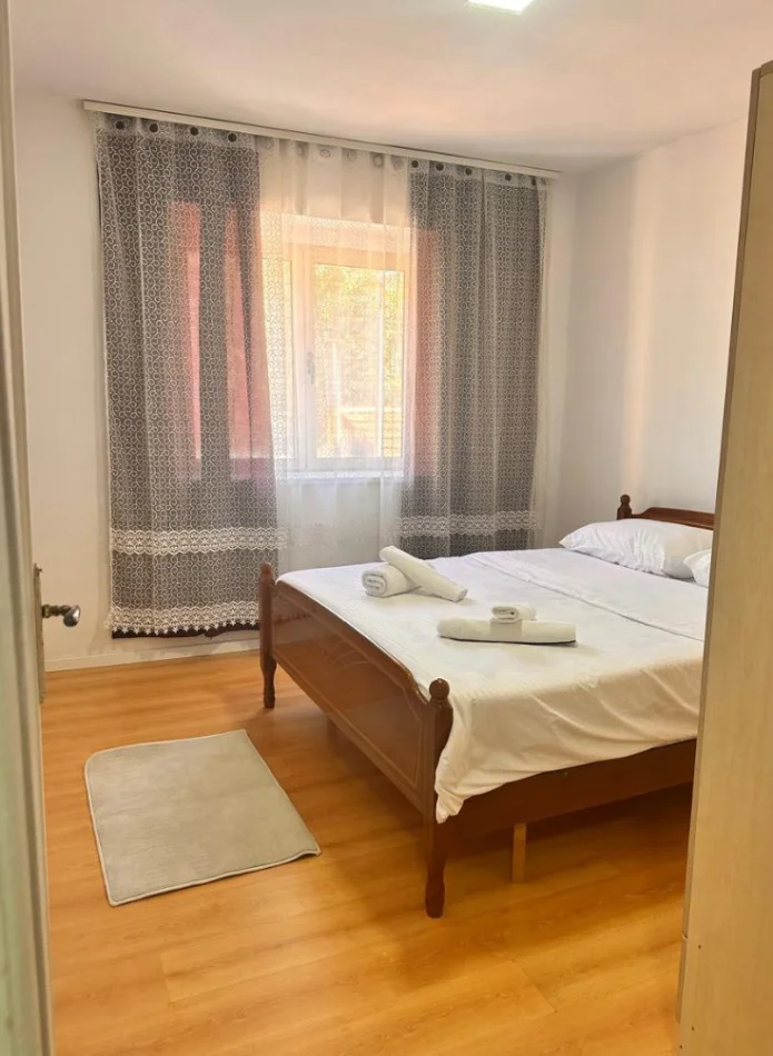 Tirane, jepet me qera apartament 1+1 Kati 2, 50 m² 500 € (Rruga Myslym Shyri)