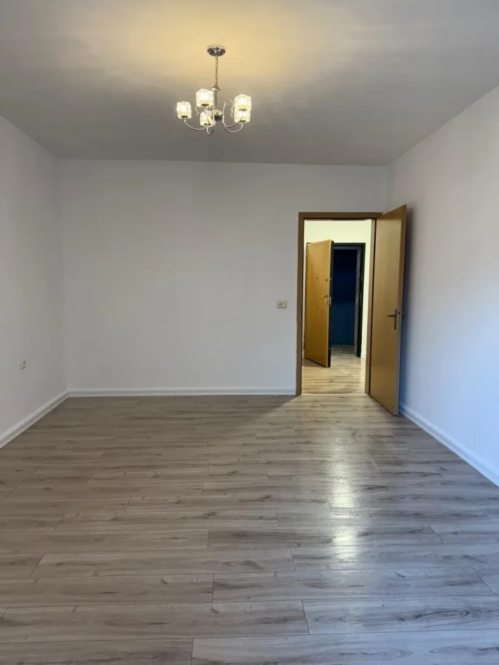 Tirane, jepet me qera ambjent biznesi Kati 1, 70 m² 800 € (Bulevardi Gjergj Fishta)