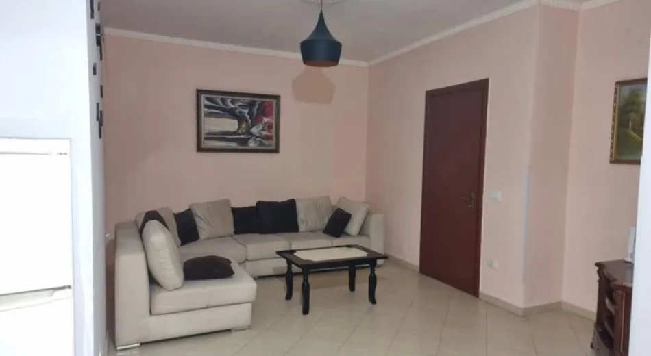 Tirane, jepet me qera apartament 1+1 Kati 3, 70 m² 420 € (Vila L)