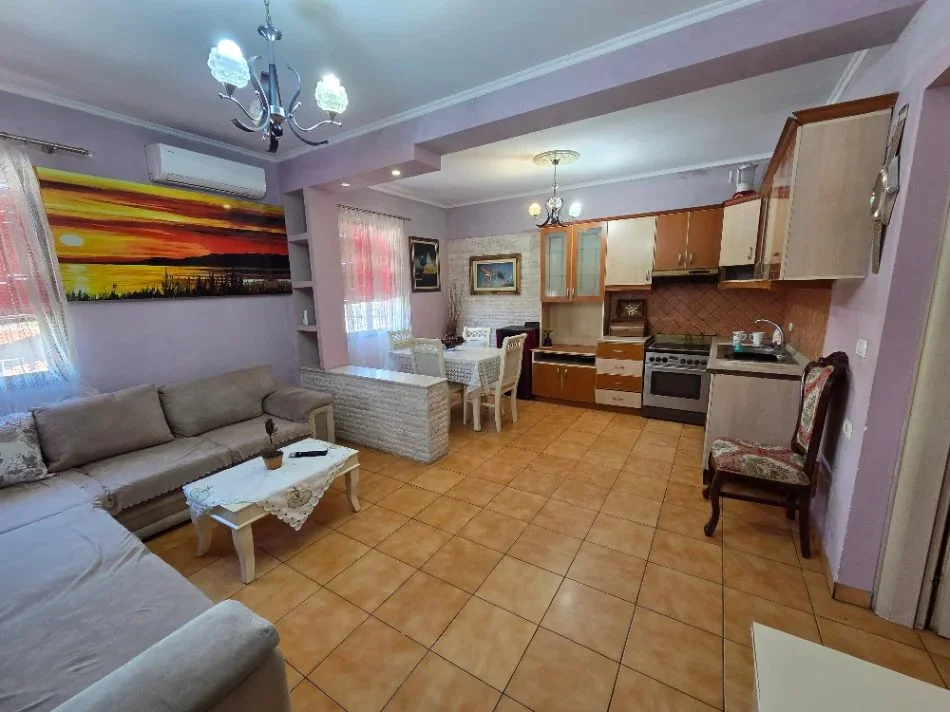 Tirane, jepet me qera apartament 2+1 Kati 3, 99 m² 450 € (Ish Fusha E Aviacionit)